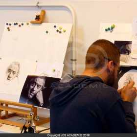 JCB Académie, est un centre de formation professionnelle dédié au graphisme, à l’étude de design et à la réalisation de décors peints à l’aérographe sur tous types de supports. Notre école créée par un professionnel fort de 20 années d’expérience dans le milieu du sport automobile, enseigne les techniques nécessaires à l’exécution d’un projet de décors. Dans des locaux neufs, spacieux, modernes et confortables, à l’aide de matériels adaptés et dernière génération, JCB Académie peut accueillir 15 stagiaires.